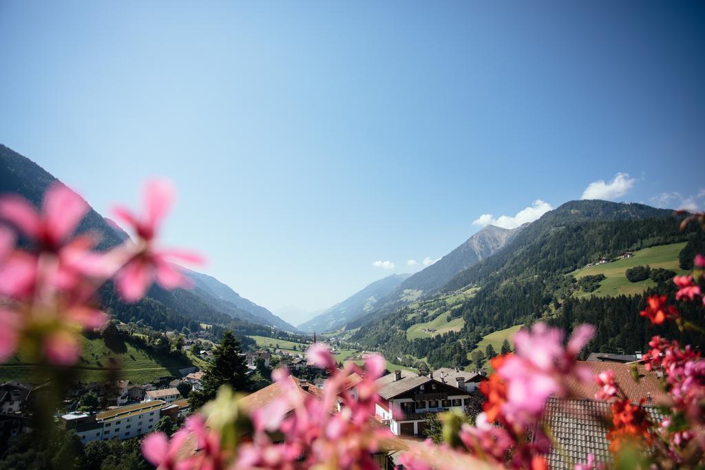 Hotel Wildschuetz San Leonardo in Passiria Exterior photo